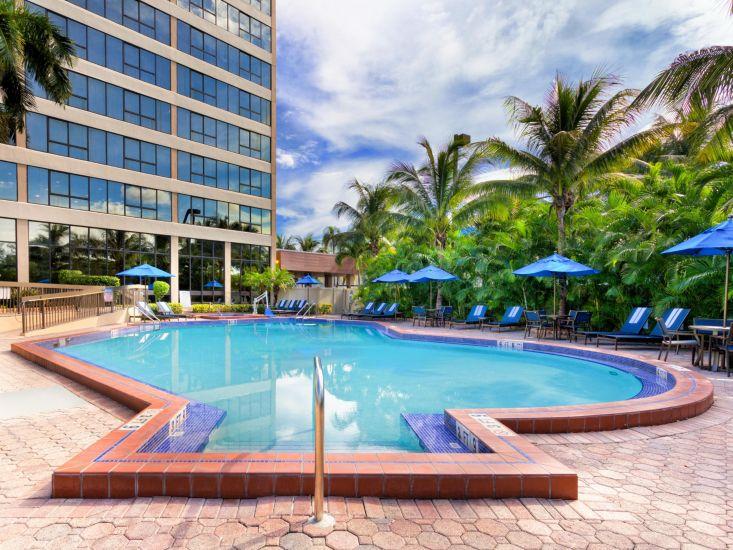 Holiday Inn Miami West - Airport Area By Ihg Hialeah Gardens Bagian luar foto